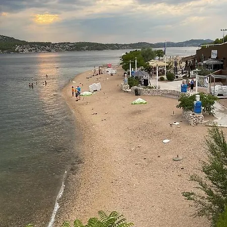 Apartmani Belamaric Apartment *