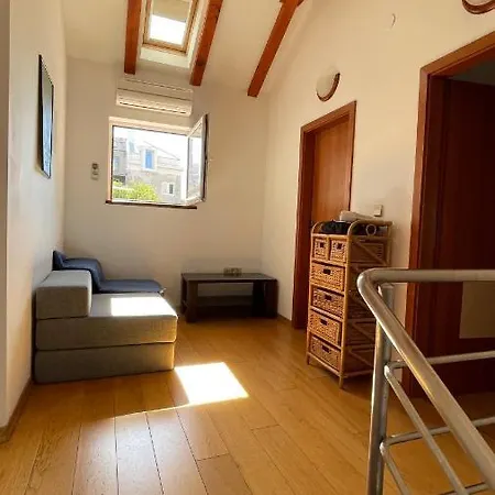 Apartmani Belamaric Apartment *