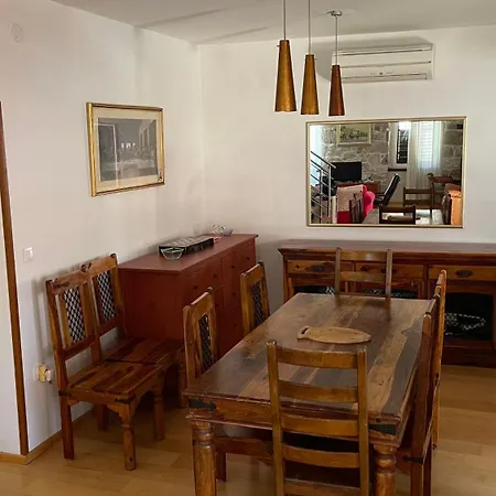 Apartmani Belamaric Apartment *